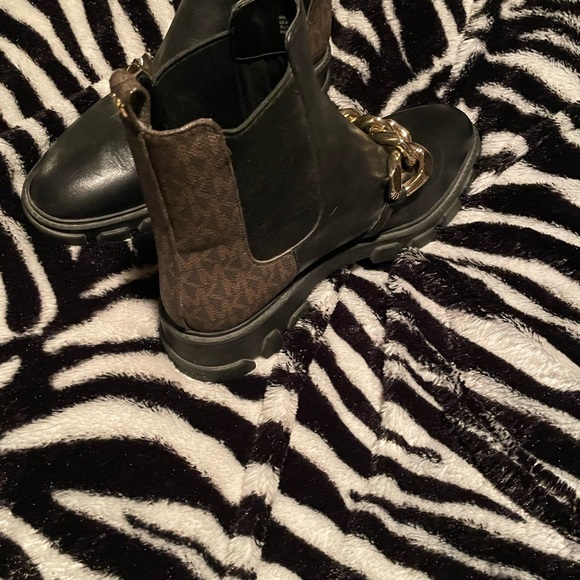 Michael kors boots - Picture 2 of 5